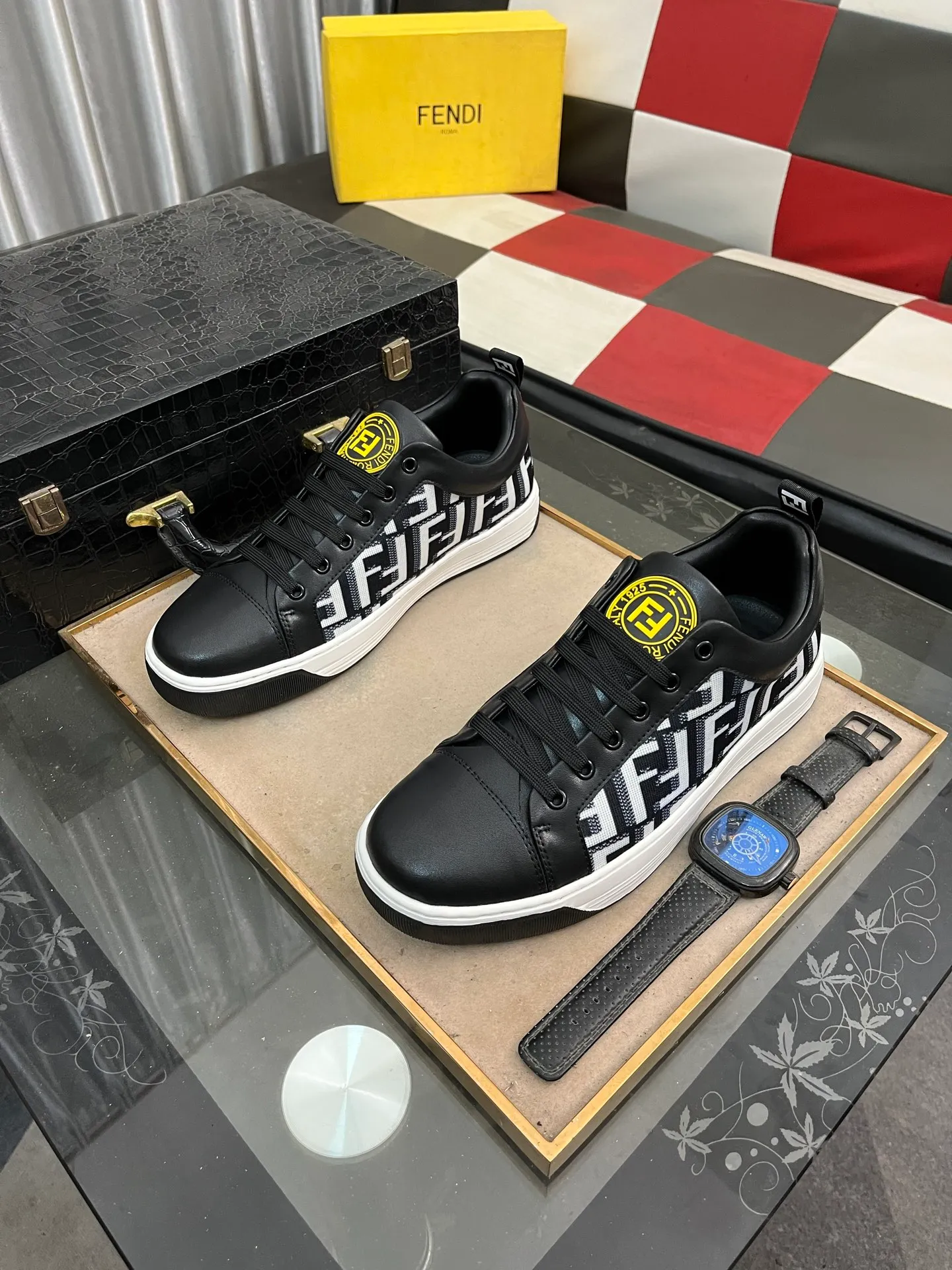 Men's Men's Shoes💰420⌚️⌚️[Fendi] Fendi's latest casual shoes for men! Available at counters simultaneously! Made entirely of imported top-grain calfskin, the interior is made of top-grain water-dyed cowhide, and the original factory-supplied rubber outsole. Leading new fashion concepts. Matching code: 38-442️⃣Colors available